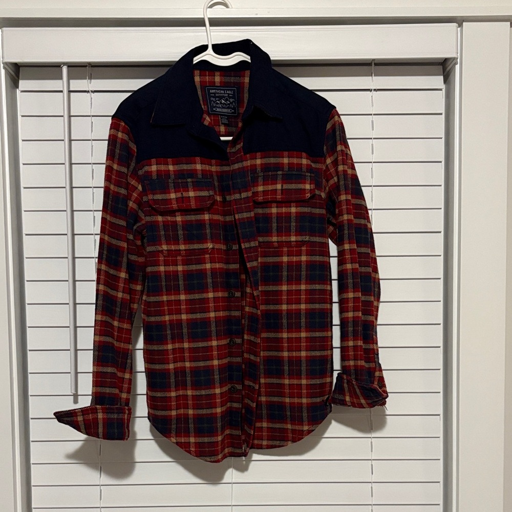 American Eagle Outfitters Red and Navy Plaid Shirt